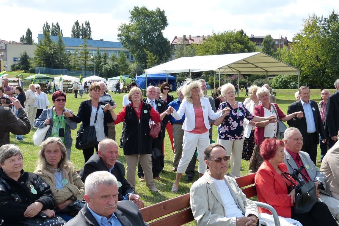 Rozdali tonę jabłek! Zobacz jak świętowali działkowcy Rozdali tonę jabłek! Zobacz jak świętowali działkowcy