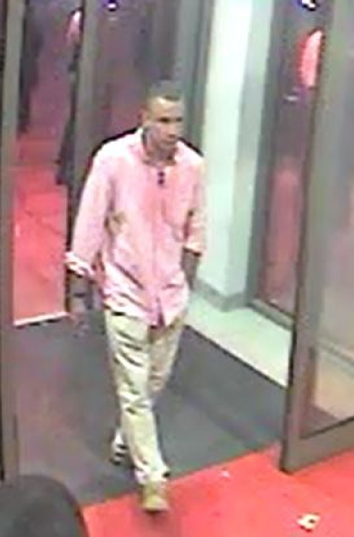 Rozpoznajesz tego mężczyznę? Skontaktuj się z policjantami Rozpoznajesz tego mężczyznę? Skontaktuj się z policjantami