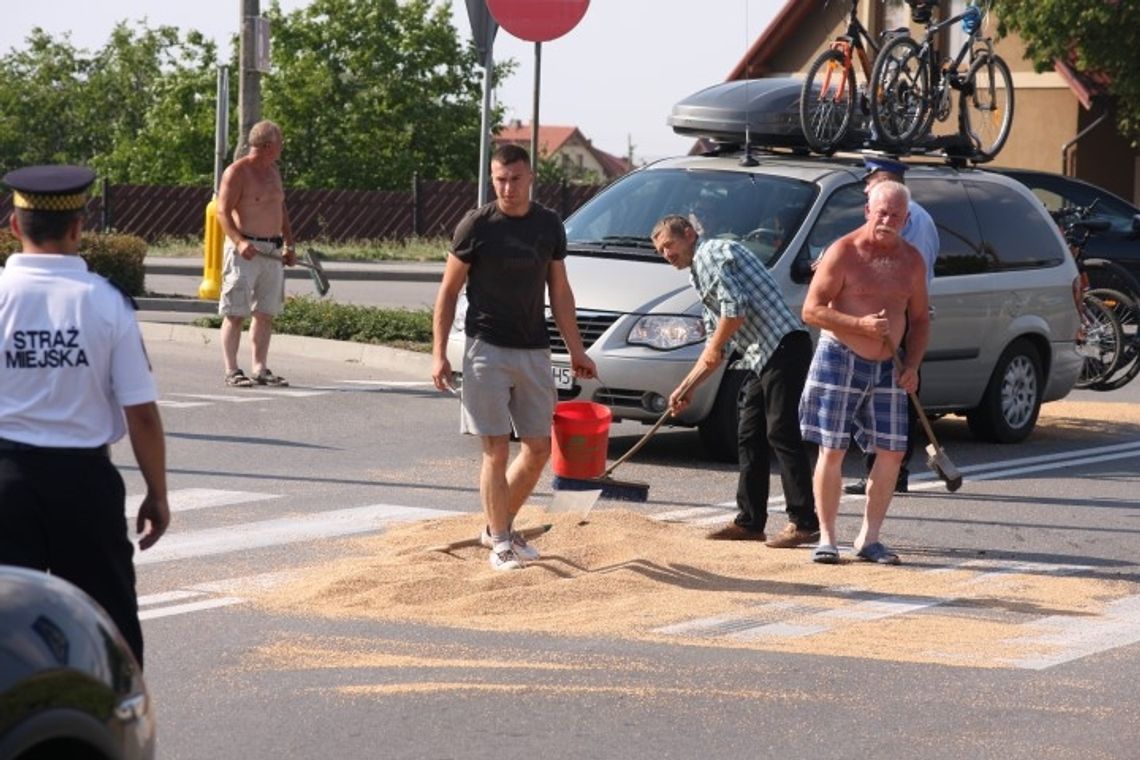 Rozsypane zboże utrudniło ruch Rozsypane zboże utrudniło ruch