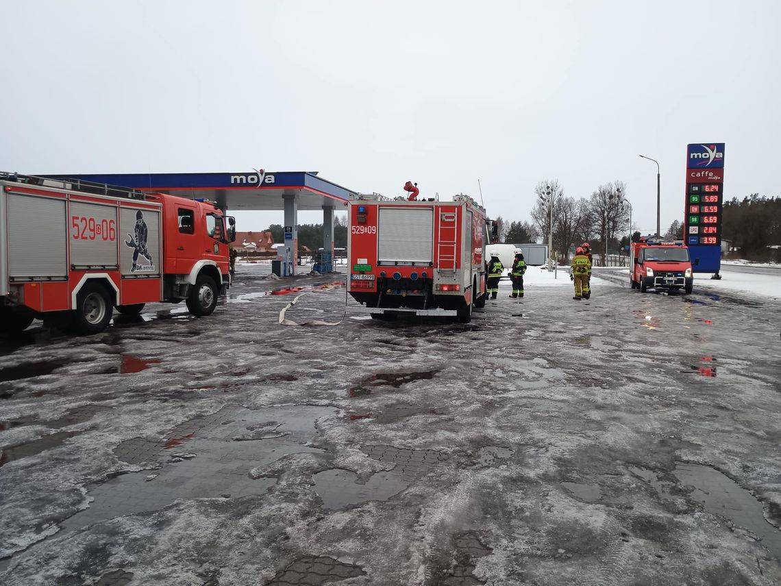 Rozszczelnienie instalacji LPG na stacji paliw w Czarnej Wodzie. Interweniowała straż pożarna Rozszczelnienie instalacji LPG na stacji paliw w Czarnej Wodzie. Interweniowała straż pożarna