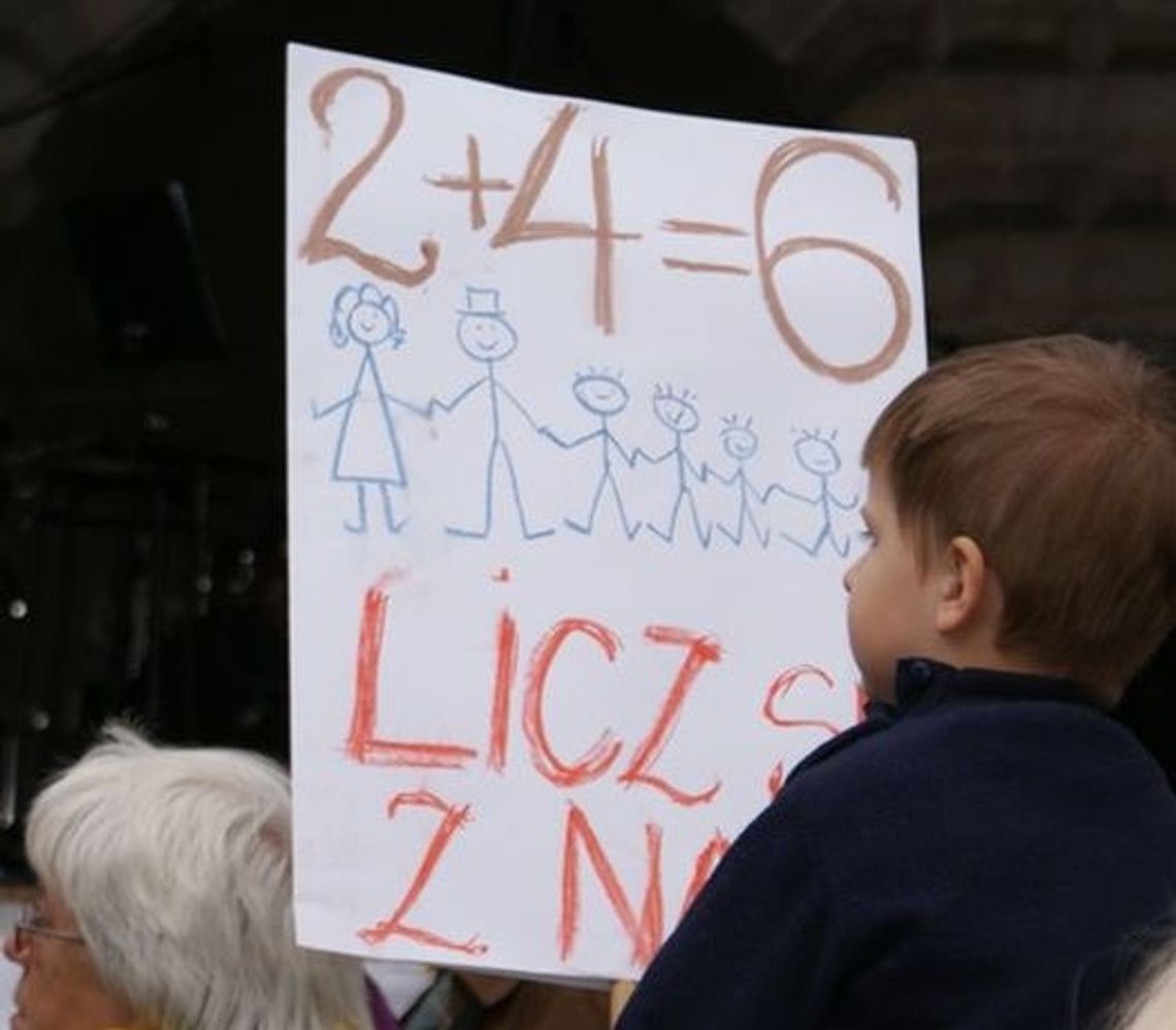 Ruszyli po Karty Dużej Rodziny