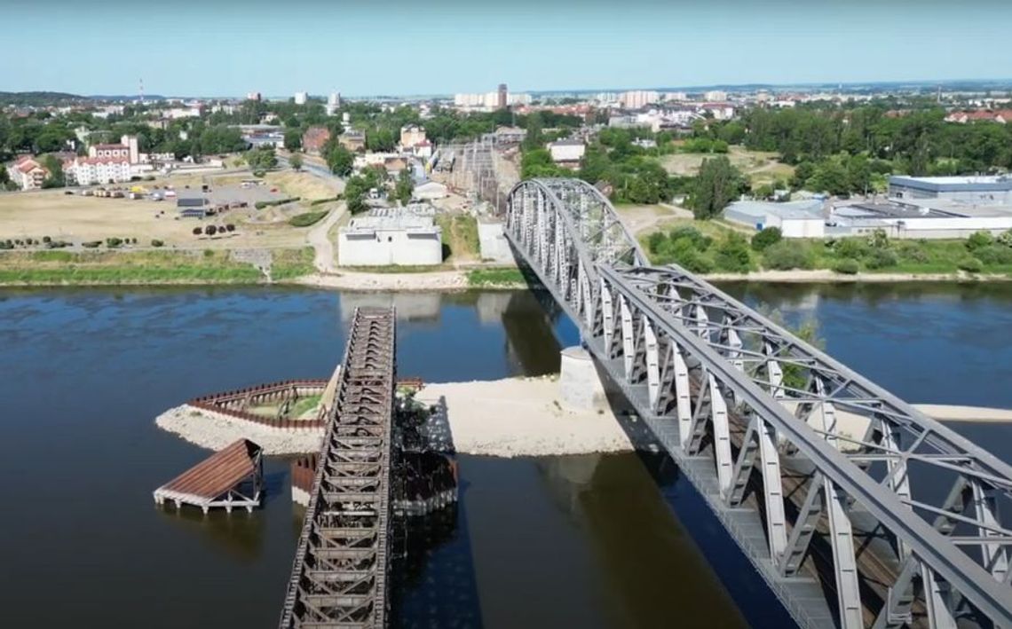 RYWALIZACJA ostatnich dwóch firm o odbudowę Mostu Tczewskiego