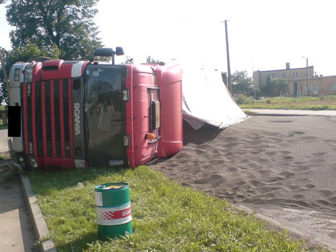 Rzepak na drodze, kierowca tira pijany 