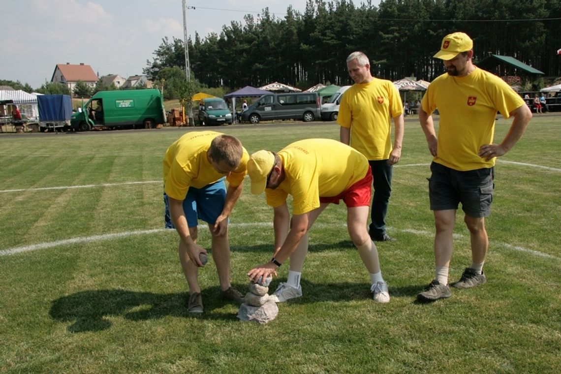 Rzucali kamieniem i czapką Rzucali kamieniem i czapką