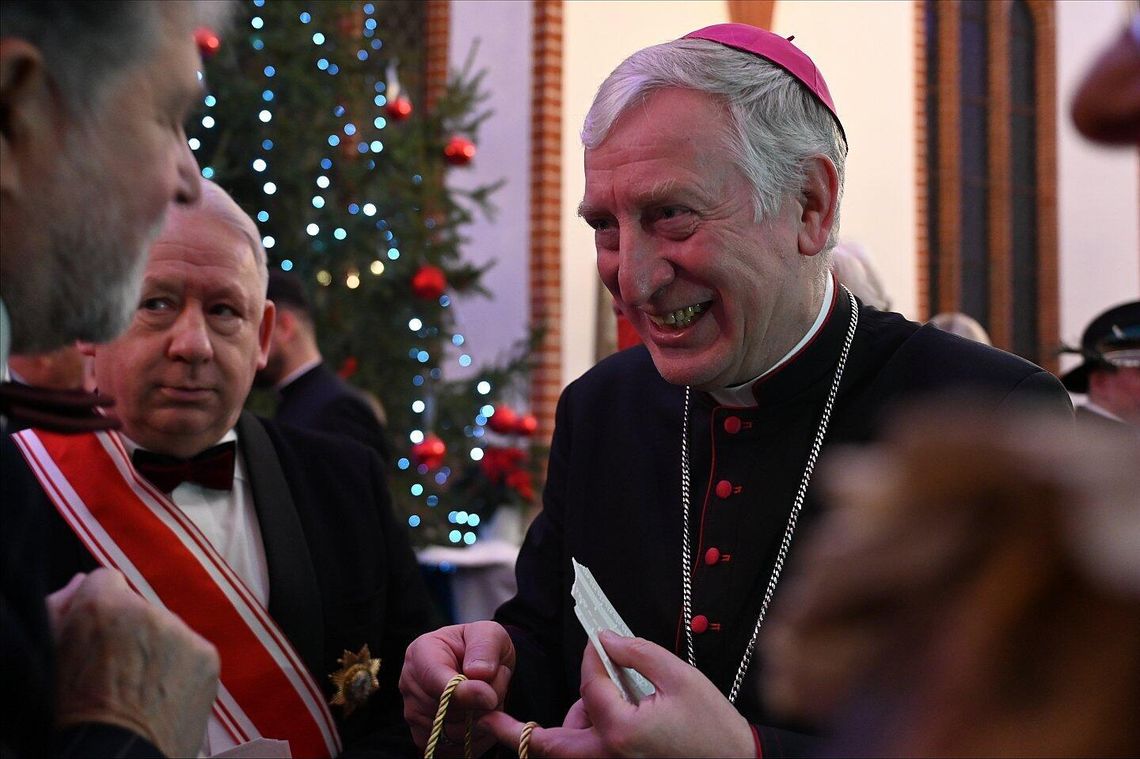 Samorządowcy i parlamentarzyści na przedświątecznym spotkaniu z biskupem Samorządowcy i parlamentarzyści na przedświątecznym spotkaniu z biskupem