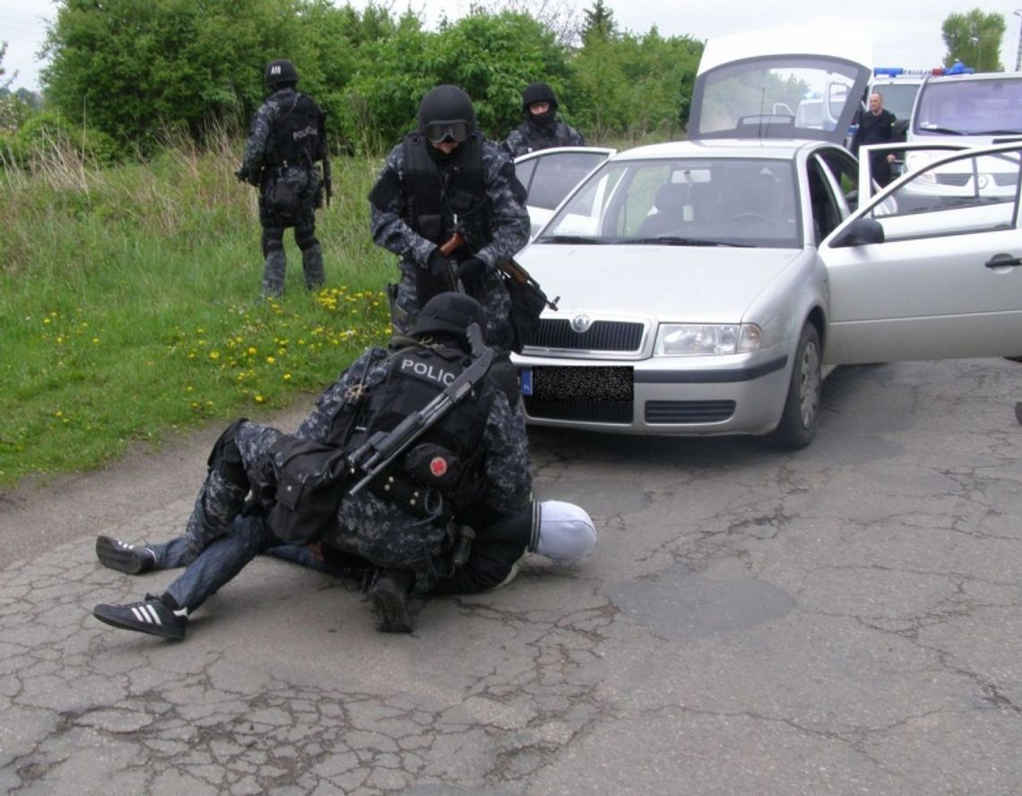 Sceny jak z filmu gangsterskiego. Odbicie zakładników