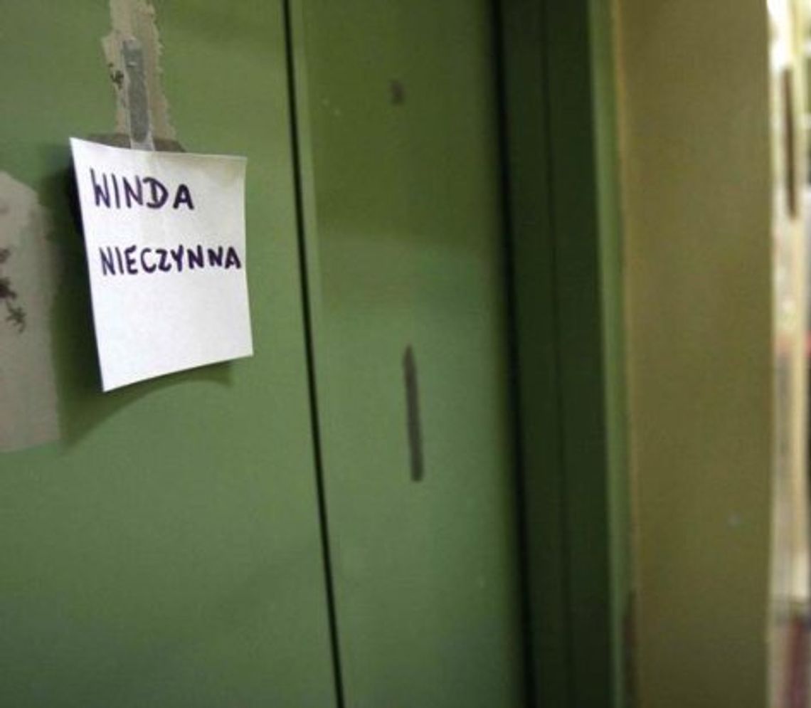Schodami z 10. piętra... Awaryjne windy przy Jagiełły