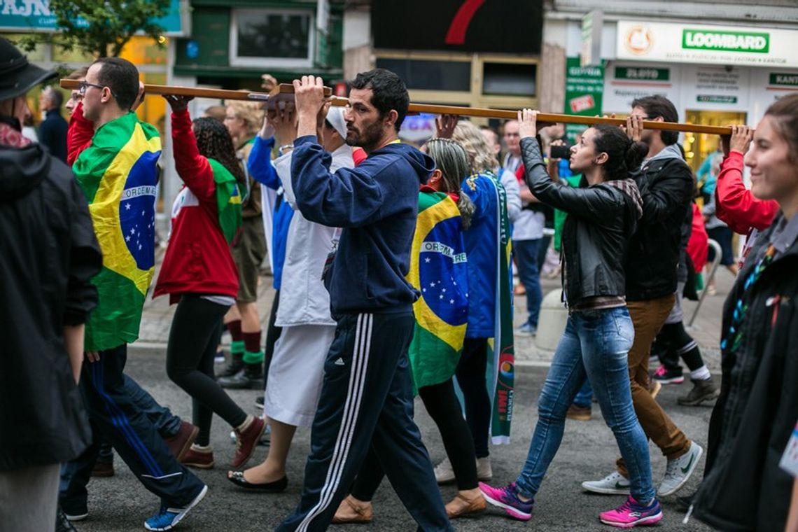 ŚDM. Międzynarodowa Droga Krzyżowała odbyła się w Gdyni ŚDM. Międzynarodowa Droga Krzyżowała odbyła się w Gdyni