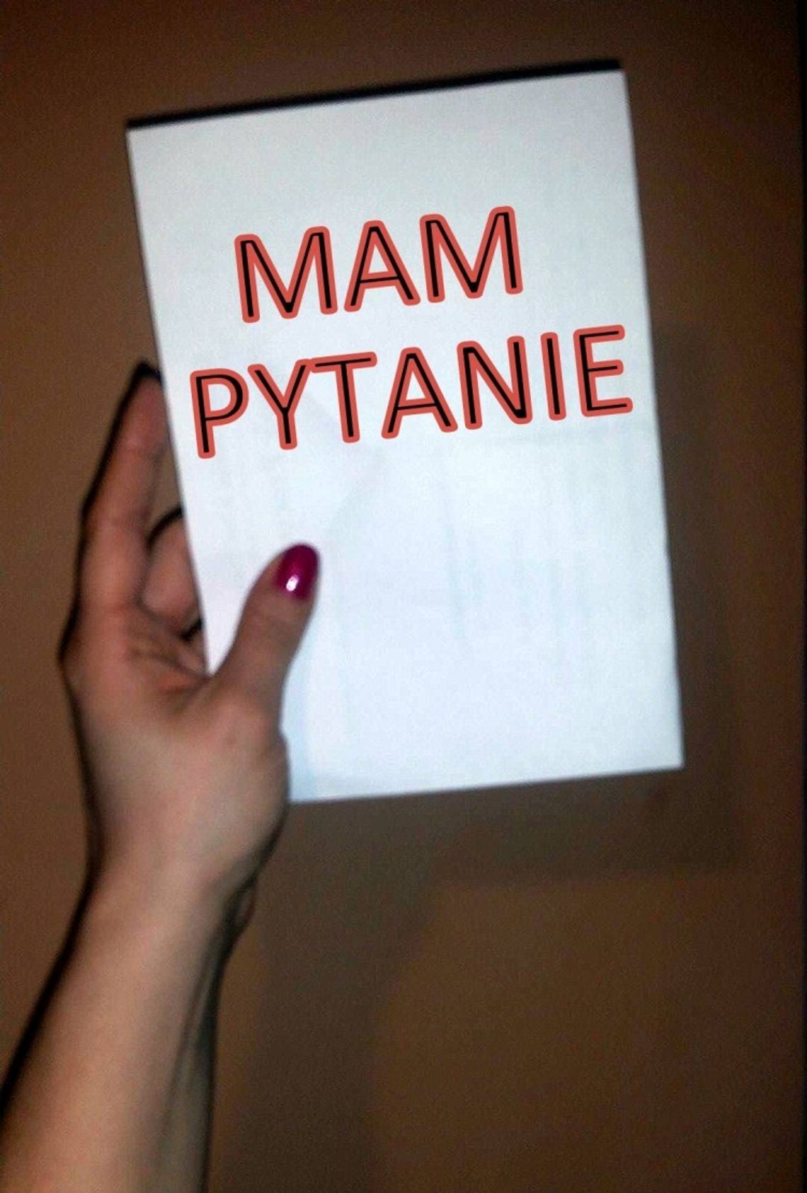 Sesja na kartki? Radni przed zabraniem głosu muszą pokazać kartkę z pytaniami na piśmie Sesja na kartki? Radni przed zabraniem głosu muszą pokazać kartkę z pytaniami na piśmie