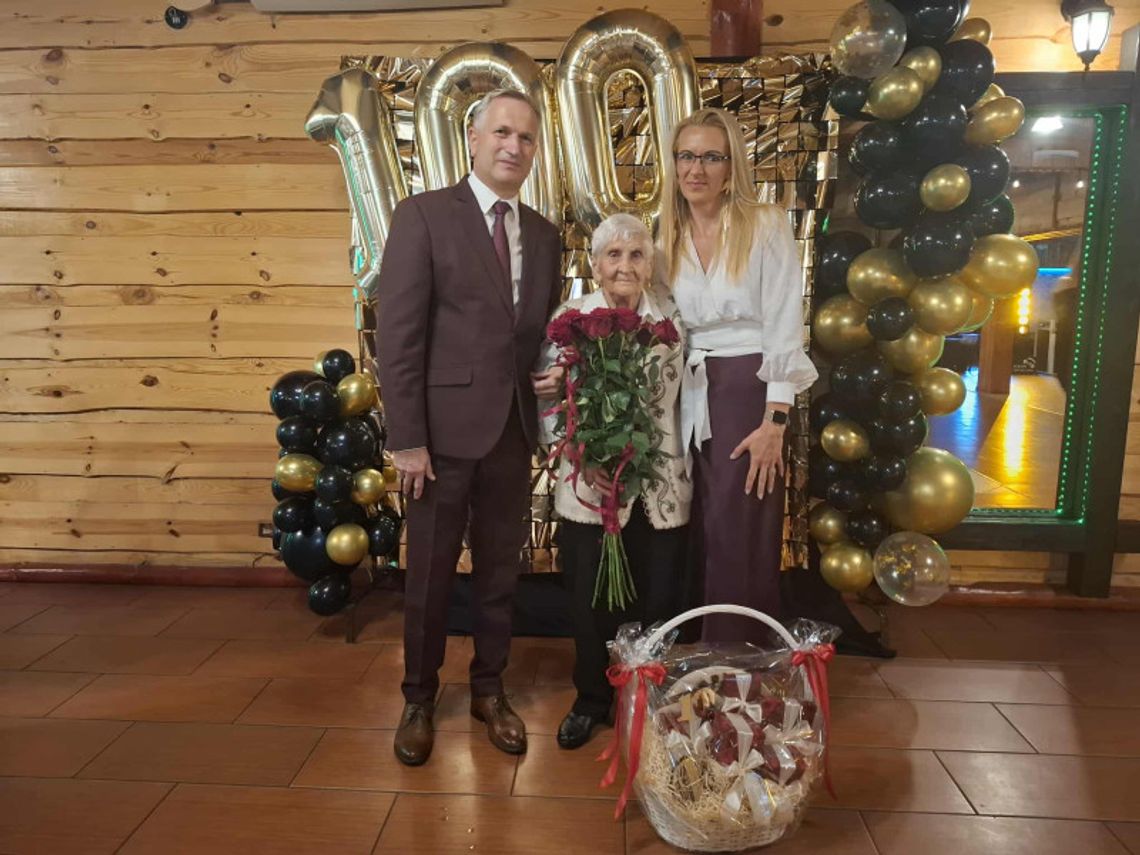 Setne urodziny mieszkanki gminy Kaliska! Solenizantkę odwiedził wójt Sławomir Janicki