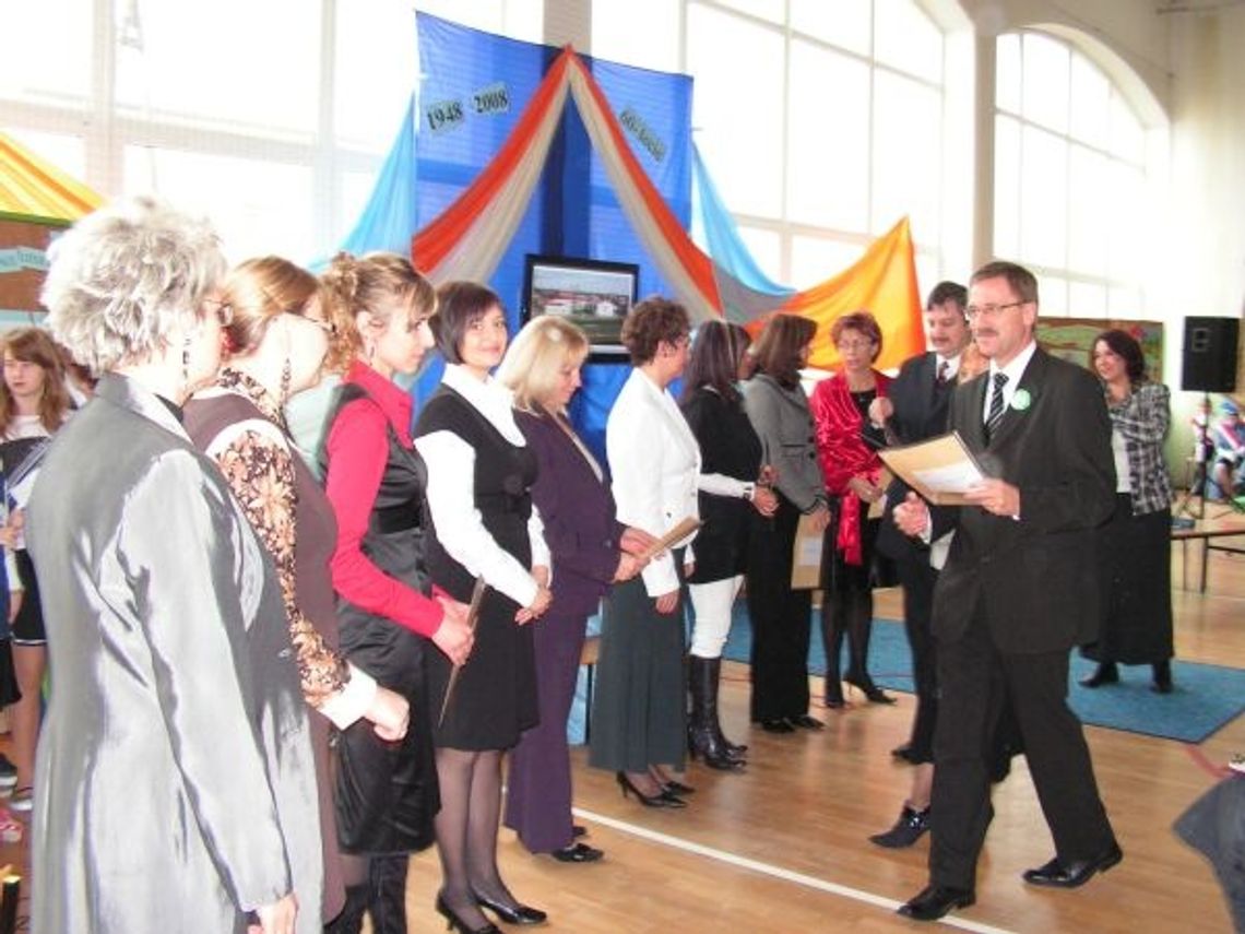 „Siódemka” na os. Staszica ma 60 lat. A miało tej szkoły już nie być... „Siódemka” na os. Staszica ma 60 lat. A miało tej szkoły już nie być...