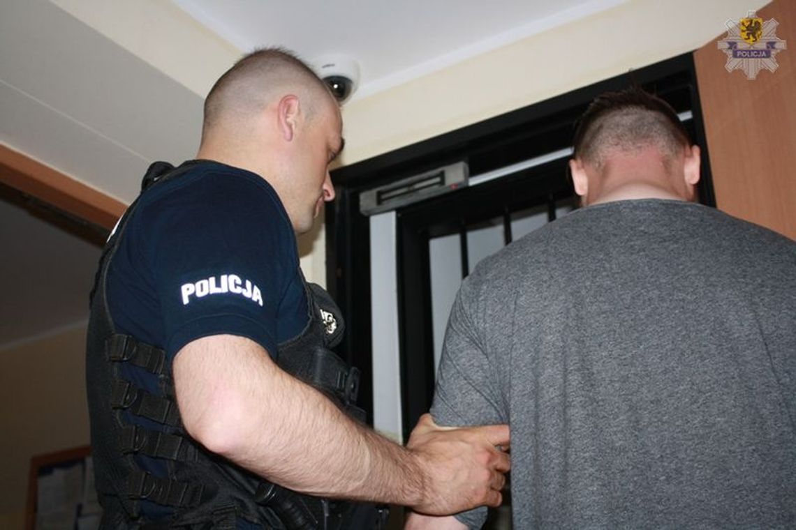 Skakał po samochodzie Skakał po samochodzie