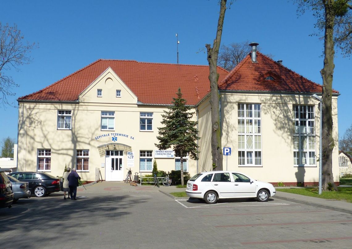 Skakał z bólem po skierowanie. Szpital odpowiada