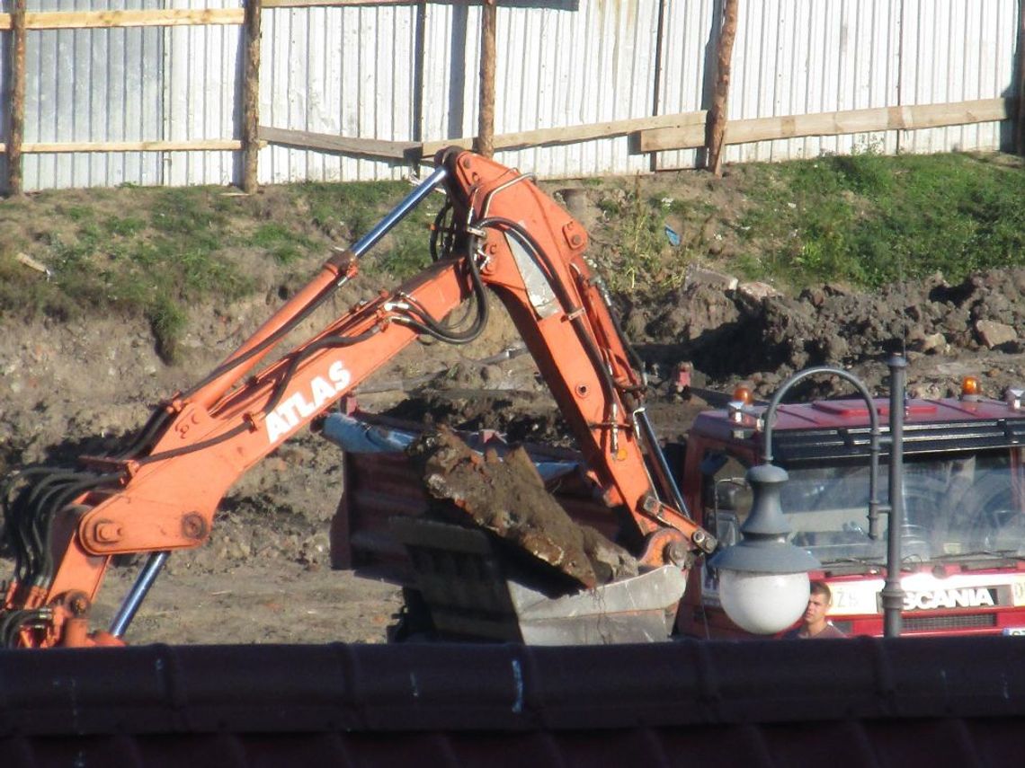 SKANDAL! Koparki na ruinach. Budowa wstrzymana! SKANDAL! Koparki na ruinach. Budowa wstrzymana!