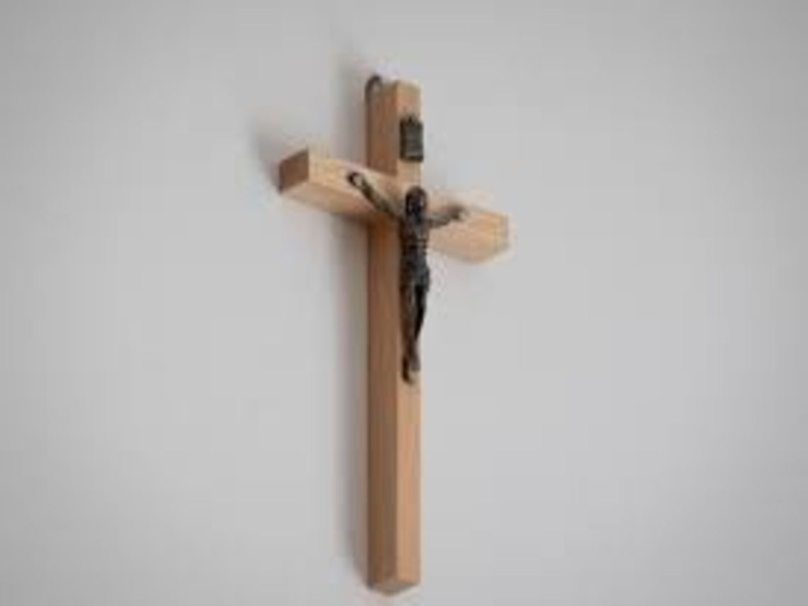 Skandal w szkole na Kaszubach. Krzyż wyrzucony do kosza – to hańba i przekroczenie wszelkich granic