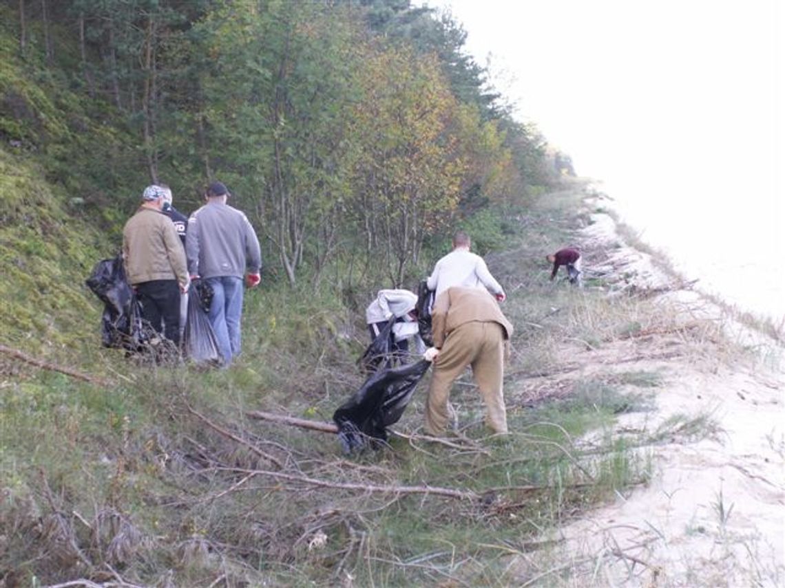 Skazani na plaży - brudna robota z wyboru Skazani na plaży - brudna robota z wyboru