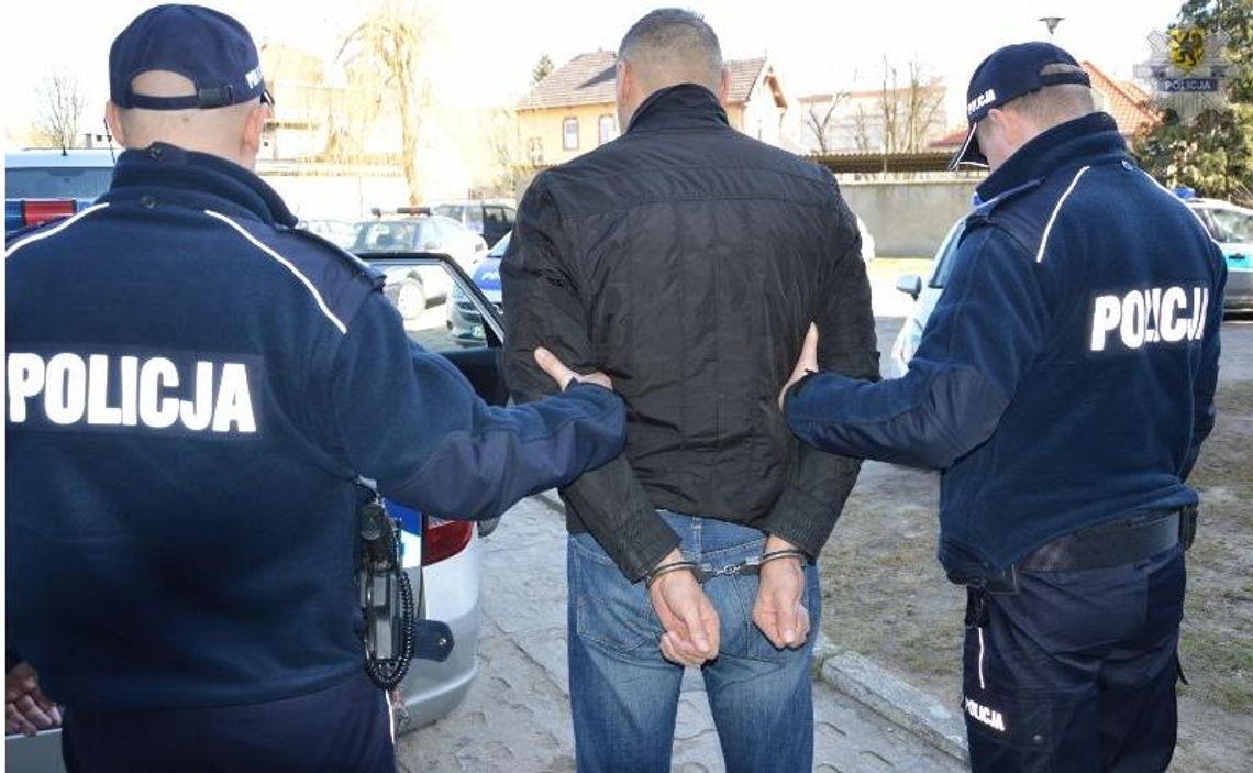 Skrępowali ręce 16-latkom! Grozili "bejsbolami" oraz gazem Skrępowali ręce 16-latkom! Grozili "bejsbolami" oraz gazem