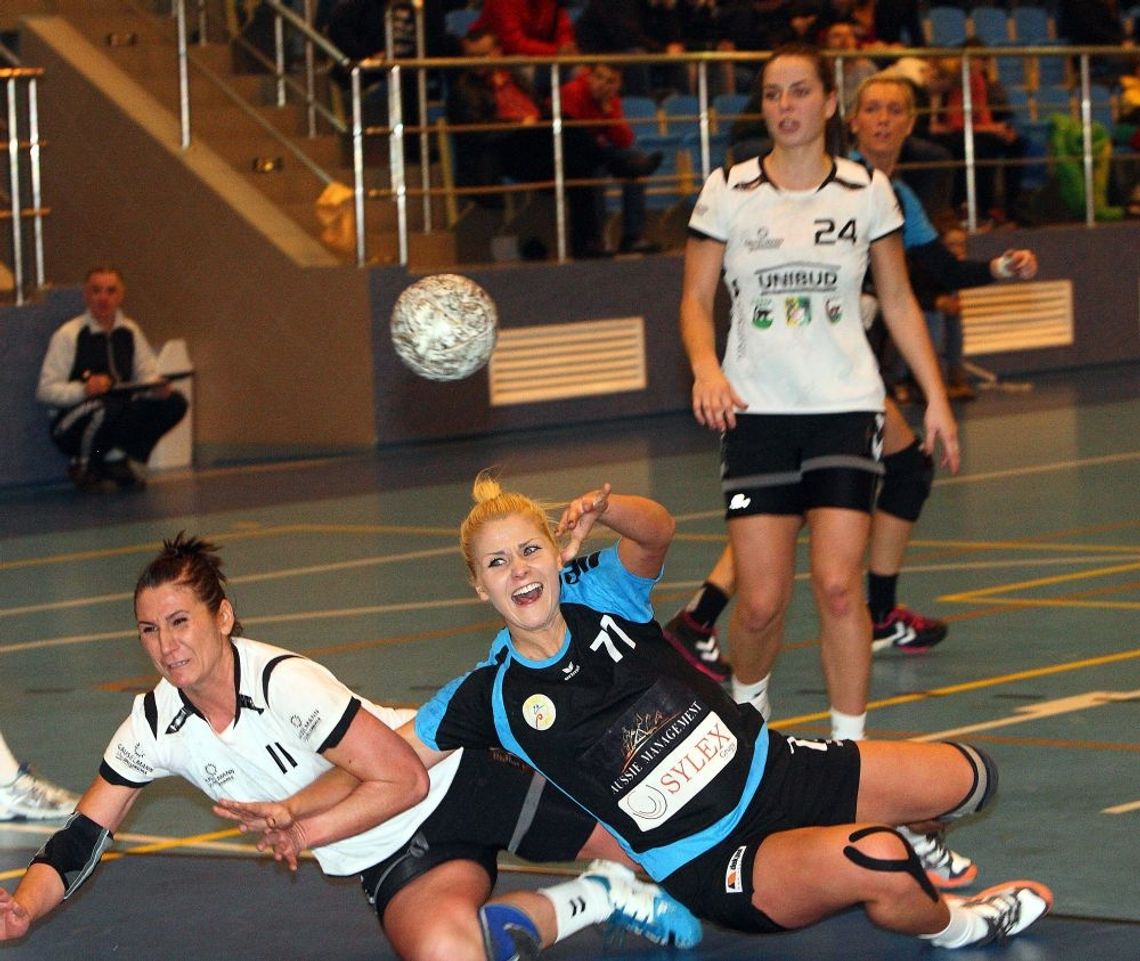 Skuteczny finisz samborzanek w Kobierzycach Skuteczny finisz samborzanek w Kobierzycach