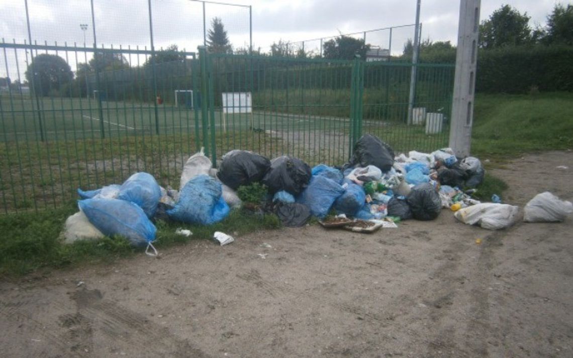 Śmieci na placach i na przystankach autobusowych. ZUK apeluje do mieszkańców o pilnowanie czystości! Śmieci na placach i na przystankach autobusowych. ZUK apeluje do mieszkańców o pilnowanie czystości!