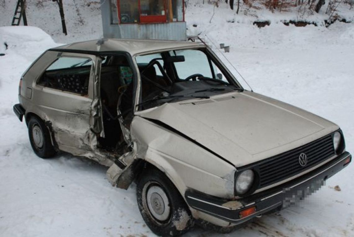 Śmierć na drodze - zginęła 70-letnia pasażerka golfa