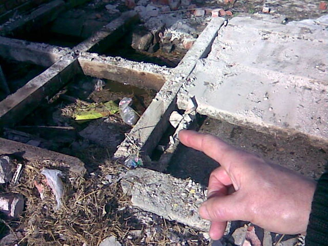 Śmierdząca sprawa. Z wiaderkiem do toalety Śmierdząca sprawa. Z wiaderkiem do toalety