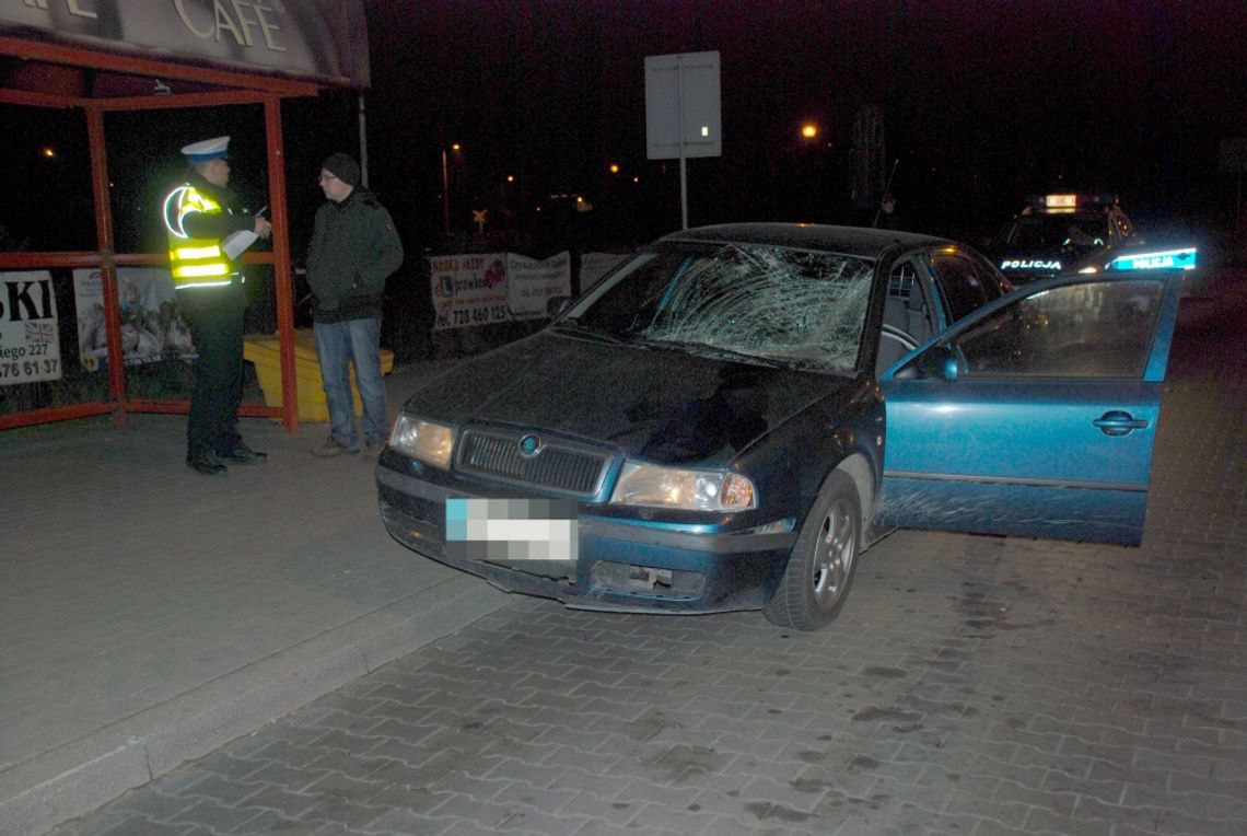 Śmiertelnie potrącona na jezdni, kierowca auta odjechał Śmiertelnie potrącona na jezdni, kierowca auta odjechał