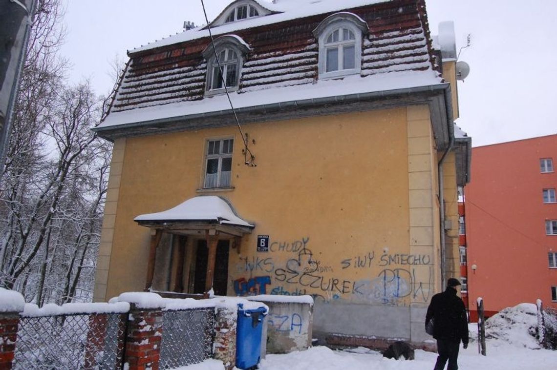 Śmiertelny upadek ze schodów