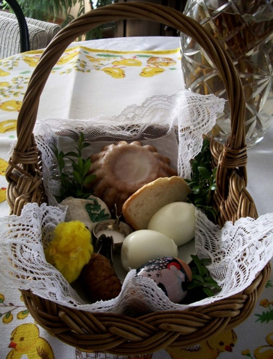 Śniadania Wielkanocne - biała kiełbasa, piergi i pół tony bigosu Śniadania Wielkanocne - biała kiełbasa, piergi i pół tony bigosu