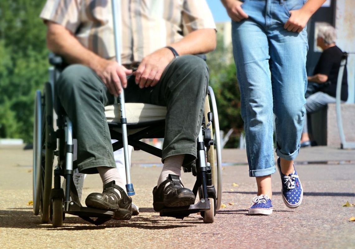 Sopocki MOPS oferuje dodatkowe wsparcie dla osób z niepełnosprawnościami oraz ich opiekunów