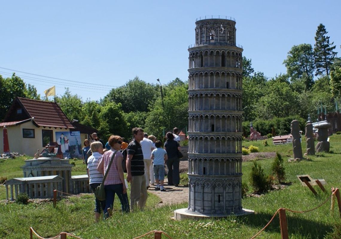 Spacerkiem po Kaszubskim Parku Miniatur Spacerkiem po Kaszubskim Parku Miniatur