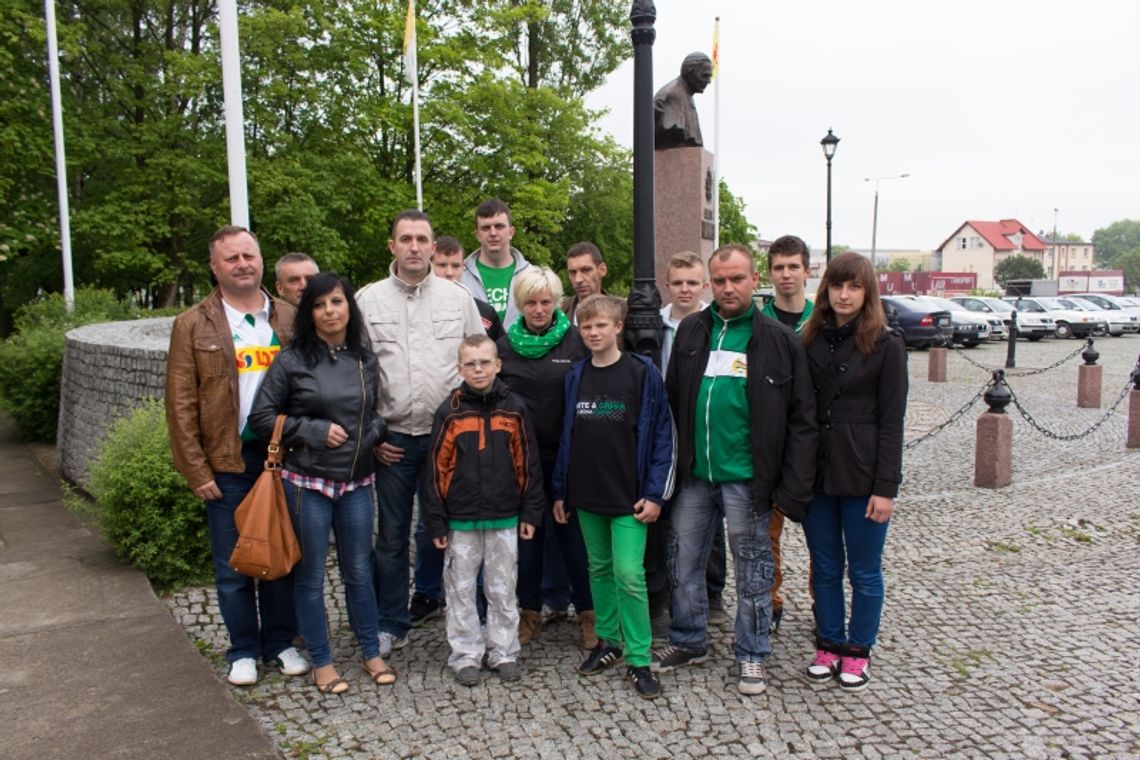 Spadł z 15 - metrowego drzewa - tragedia rodziny, prośby o wsparcie