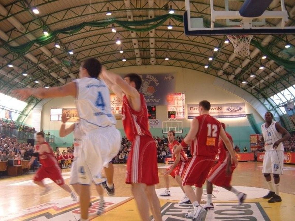 Spadli ale... radni uratowali ekstraklasę za publiczne pieniądze Spadli ale... radni uratowali ekstraklasę za publiczne pieniądze