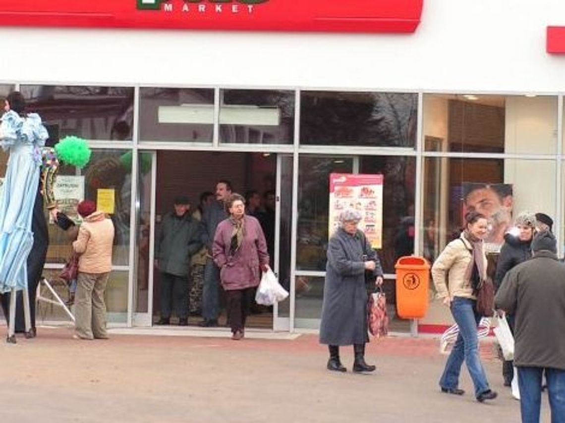 Spędzili w pracy prawie dobę! Czy w supermarkecie są łamane prawa pracowników?