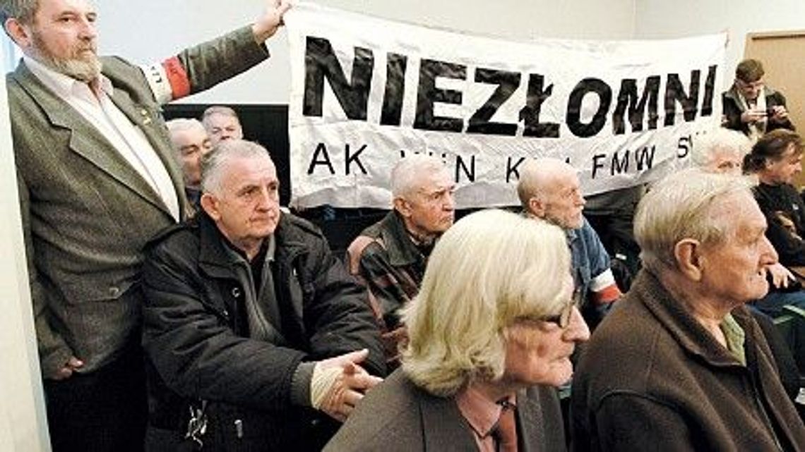 Spektakularna ucieczka sędziego z sali obrad Spektakularna ucieczka sędziego z sali obrad