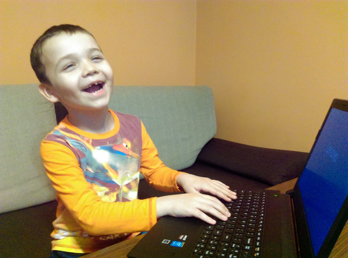 Spełniło się marzenie Damiana z Tczewa. 6-latek otrzymał laptopa Spełniło się marzenie Damiana z Tczewa. 6-latek otrzymał laptopa