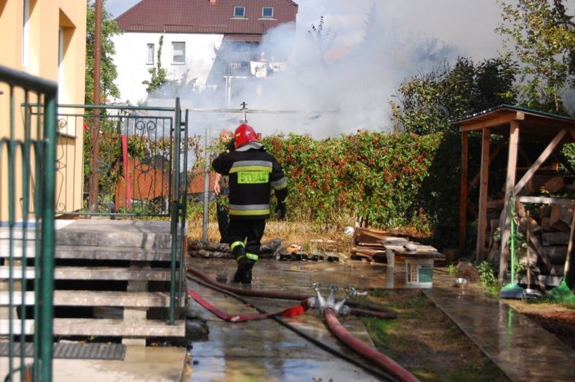 Spłonął budynek gospodarczy przy ul. Wyspiańskiego 3 Spłonął budynek gospodarczy przy ul. Wyspiańskiego 3
