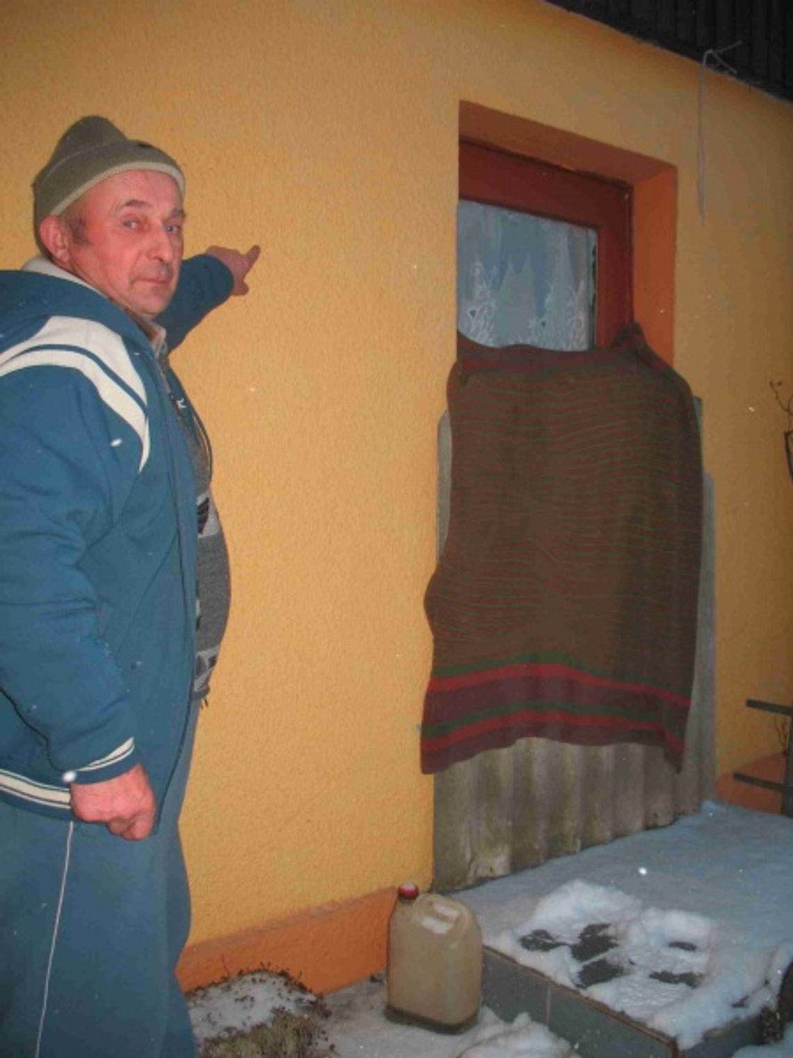 Spór dwóch sąsiadujących rodzin trwa od lat Spór dwóch sąsiadujących rodzin trwa od lat