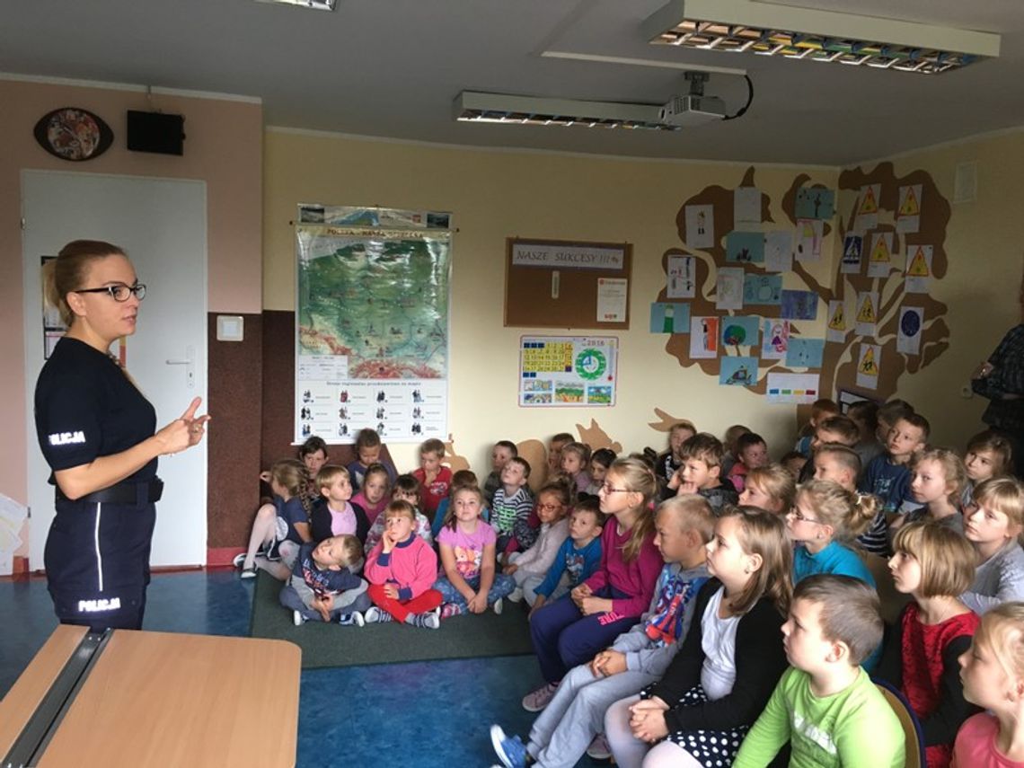 Spotkanie z policjantką uczniów z Koźlin