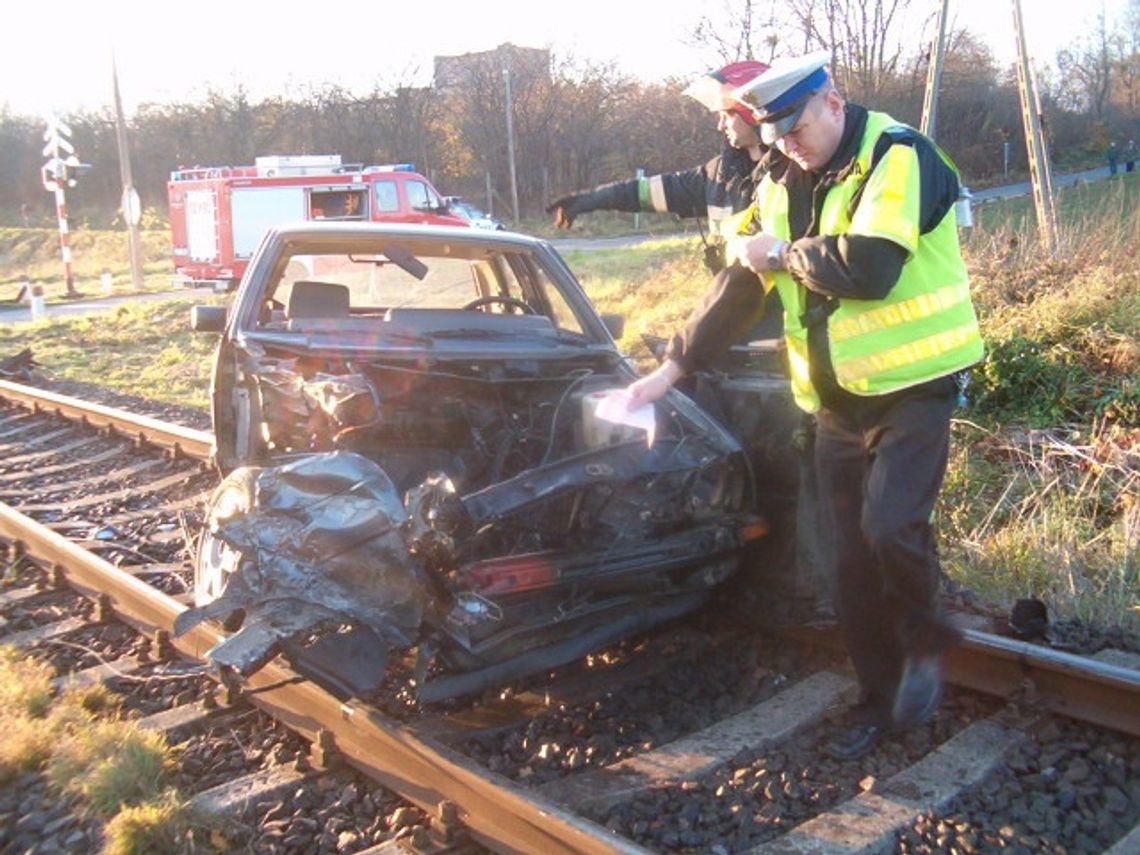 Spowodował kolizję z pociągiem i uciekł... na policję Spowodował kolizję z pociągiem i uciekł... na policję