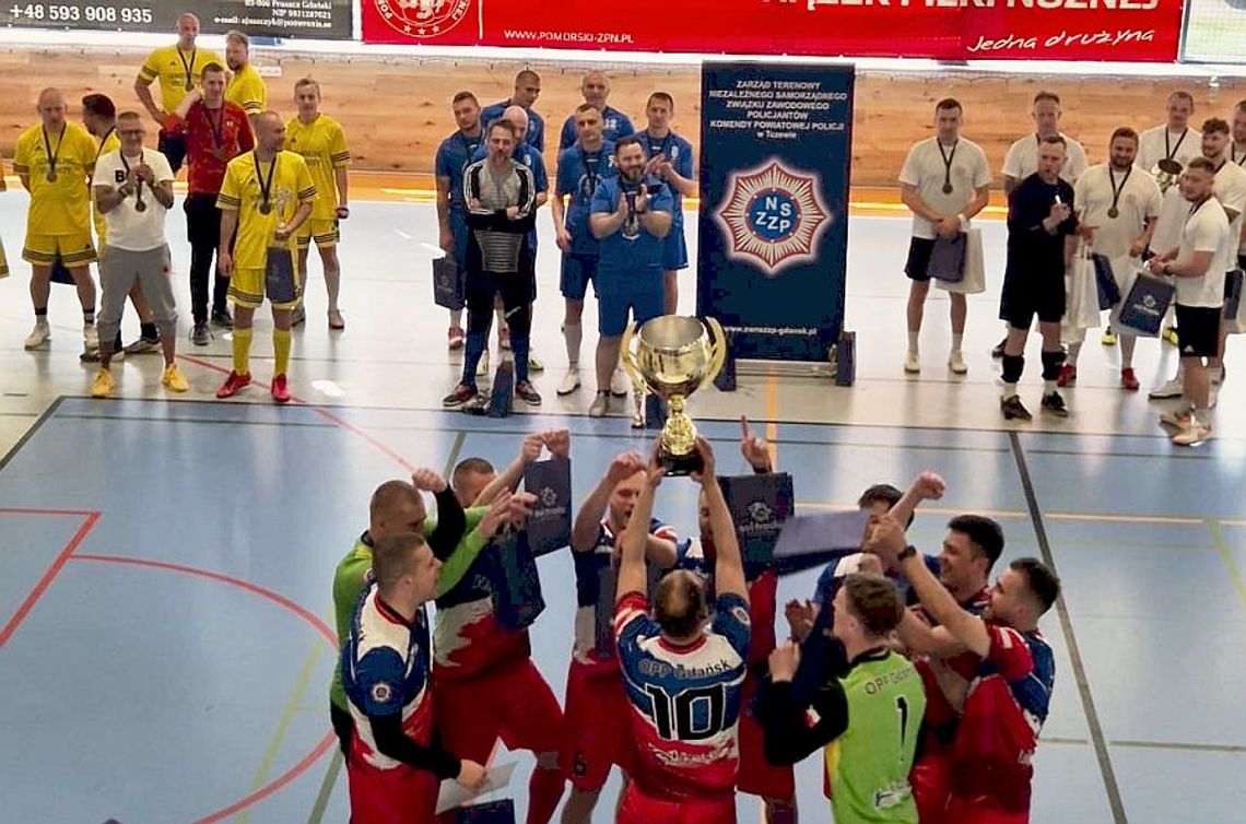 Starło się 10 policyjnych drużyn! Policjanci rozegrali turniej charytatywny w Cedrach Wielkich