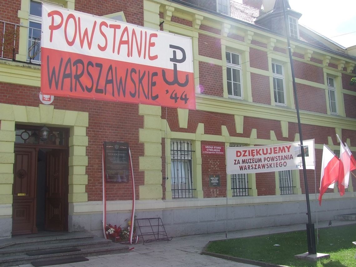 Starogardzianie w hołdzie Powstańcom Starogardzianie w hołdzie Powstańcom