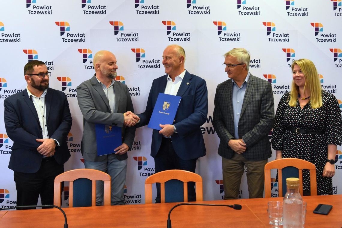 Starosta tczewski podpisał dziś umowę z firma AXIAL