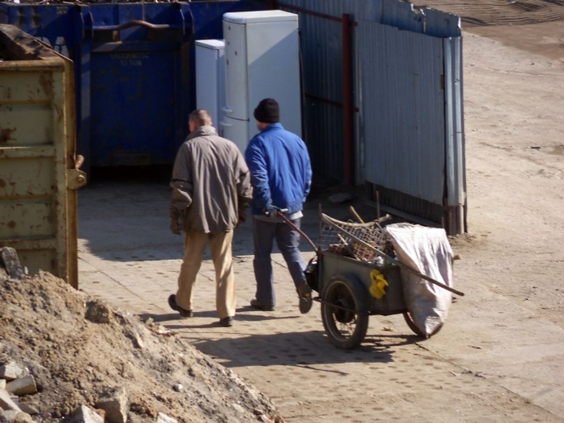 Starówka na celowniku złomiarzy i wandali