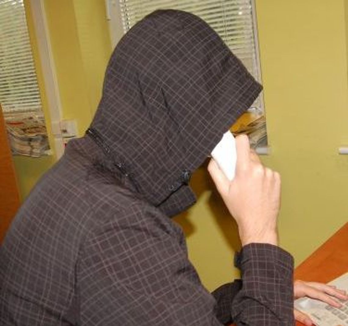 Starsze osoby na celowniku oszustów - metoda na wnuczka i przytomna babcia Starsze osoby na celowniku oszustów - metoda na wnuczka i przytomna babcia