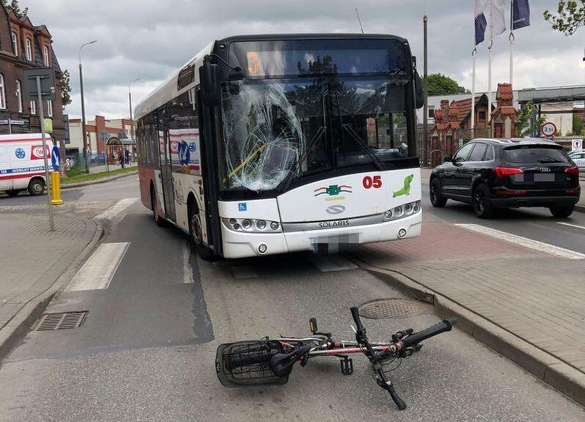 Starszy mężczyzna pod kołami autobusu. BYŁ POD WPŁYWEM ALKOHOLU !!