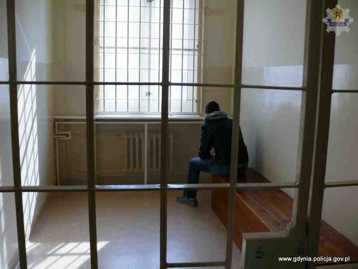 Sterroryzował kasjerkę, zażądał gotówkę i uciekł. Ale już siedzi Sterroryzował kasjerkę, zażądał gotówkę i uciekł. Ale już siedzi