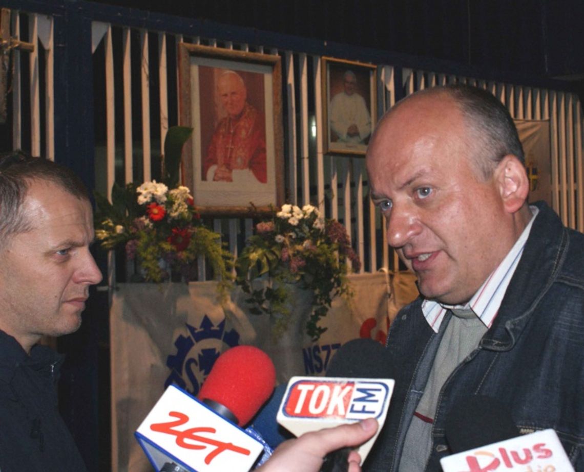 Stoczniowcy gdańscy: tutaj pałowano nas i gazowano, nigdy nie poddamy się Stoczniowcy gdańscy: tutaj pałowano nas i gazowano, nigdy nie poddamy się