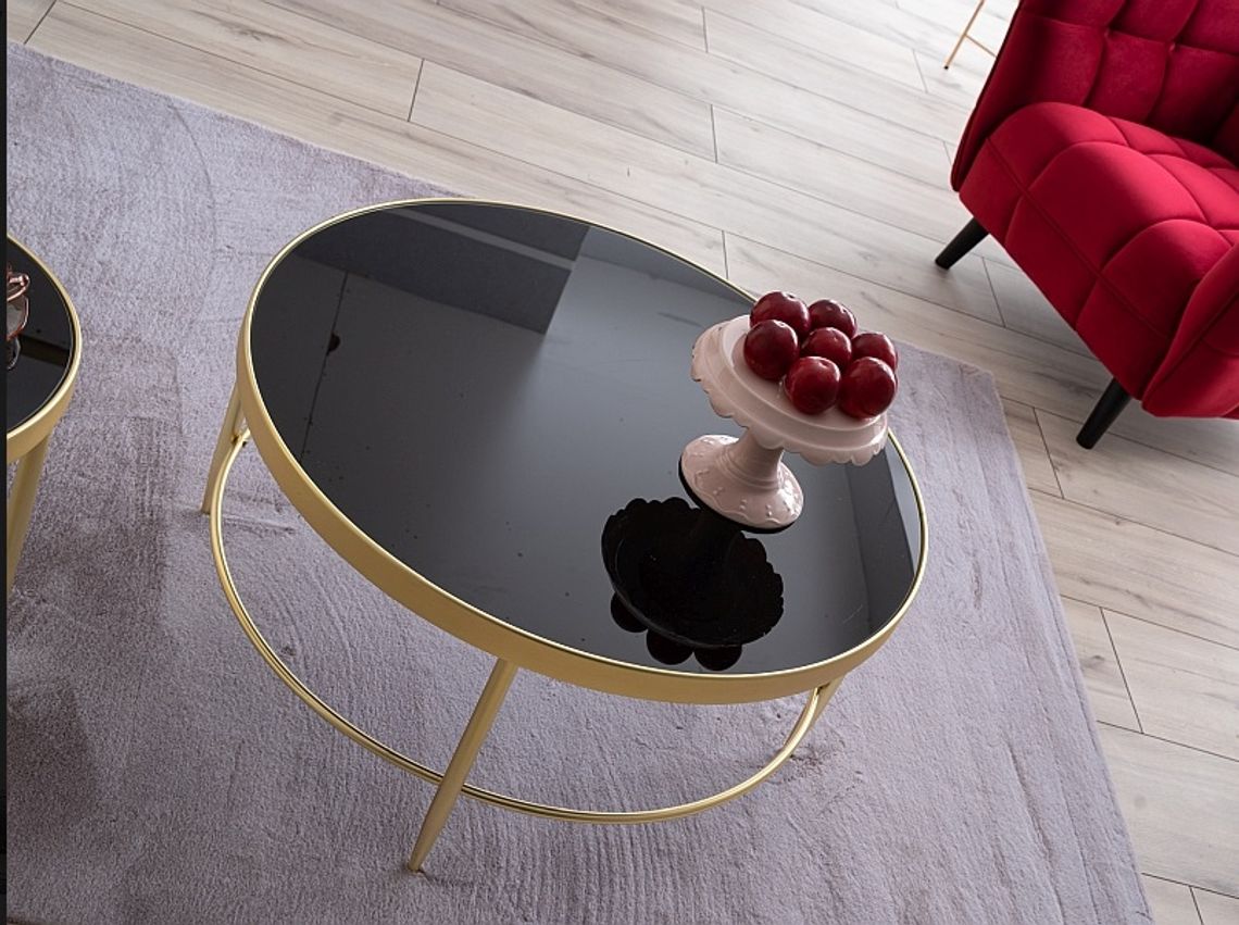 Stolik kawowy na wszystkie okazje. Nowoczesne meble mają szeroki zakres zastosowań