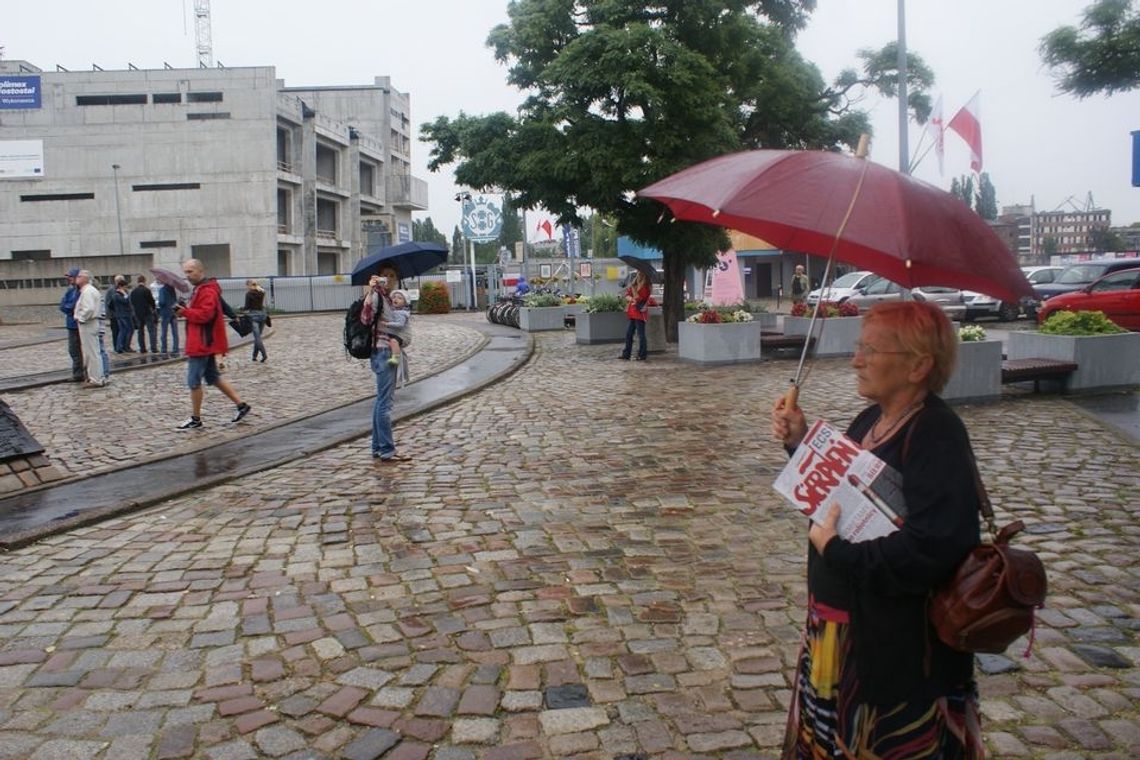&quot;STOP umowom śmieciowym!&quot; Miska ryżu dla polityków Platformy. Ucieczka z pola dyskusji