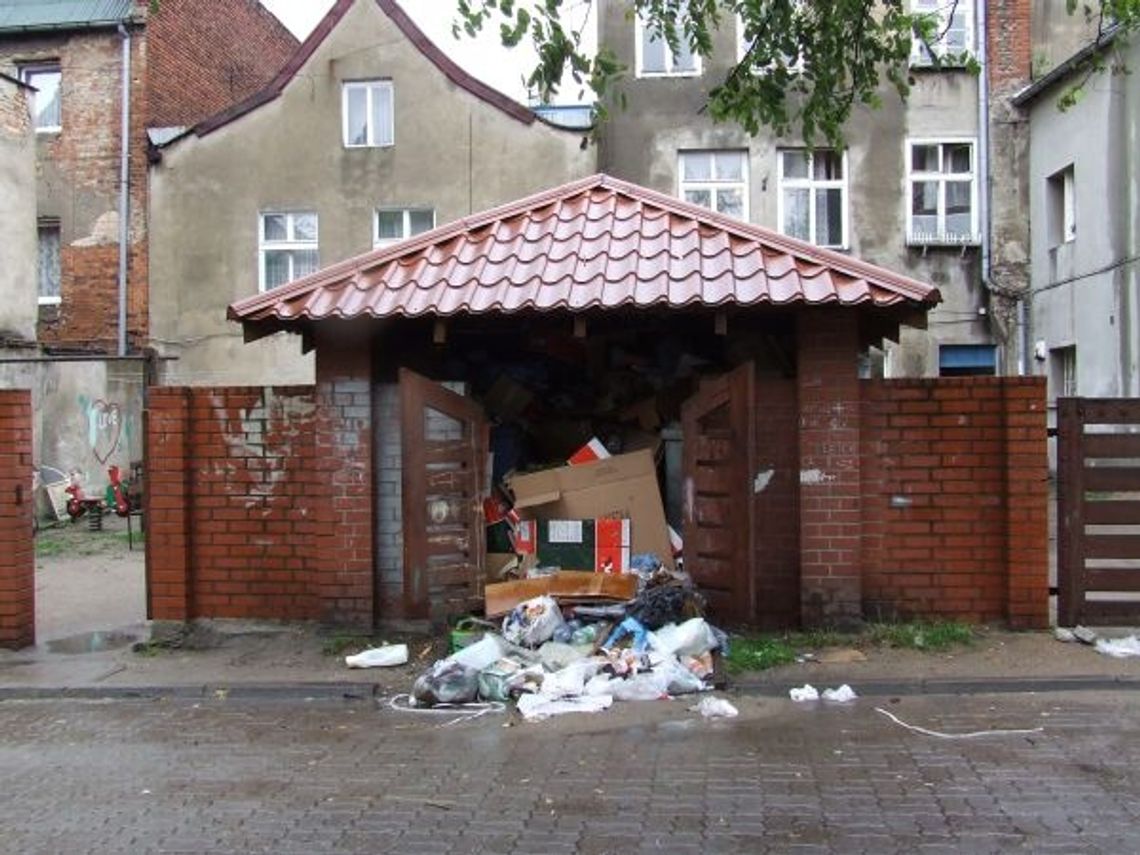 Straszy brud i śmieci. Kto ma sprzątać po mieszkańcach? Straszy brud i śmieci. Kto ma sprzątać po mieszkańcach?